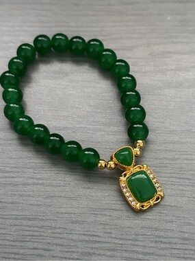 Green Beaded Gold Accent Bracelet